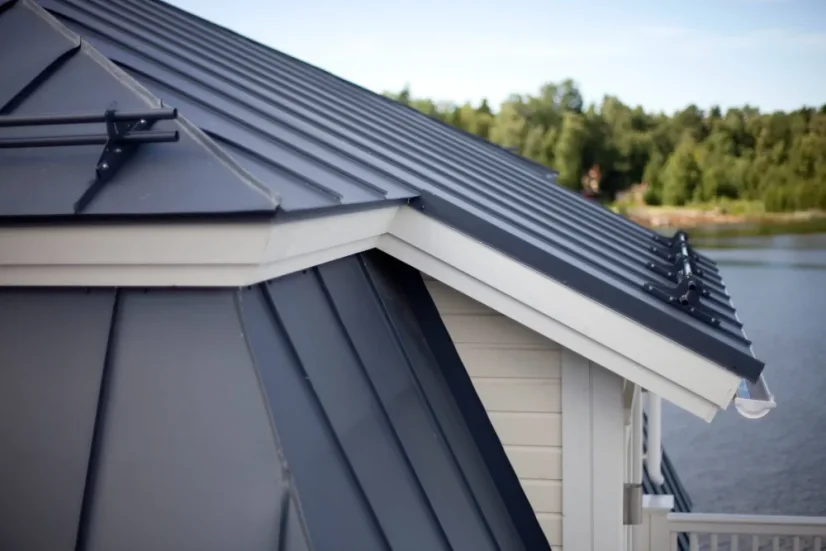 Delený zvitok na falcovanie Ruukki PLX 620 mm, hr. 0,6 mm, 1 m²